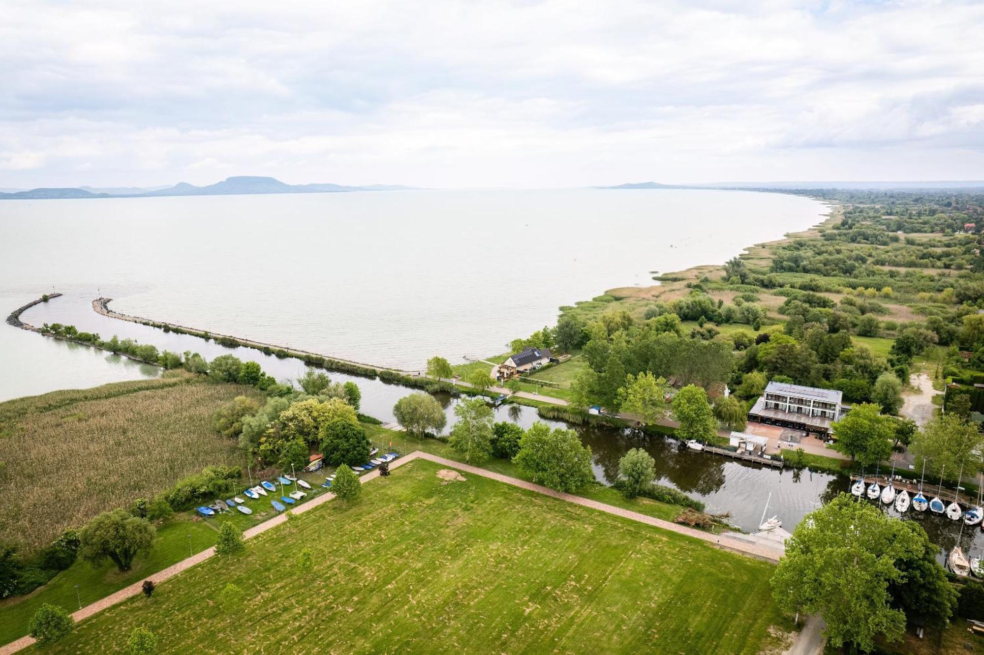 Port Etterem&Panzio Bed & Breakfast Balatonmáriafürdő Екстериор снимка