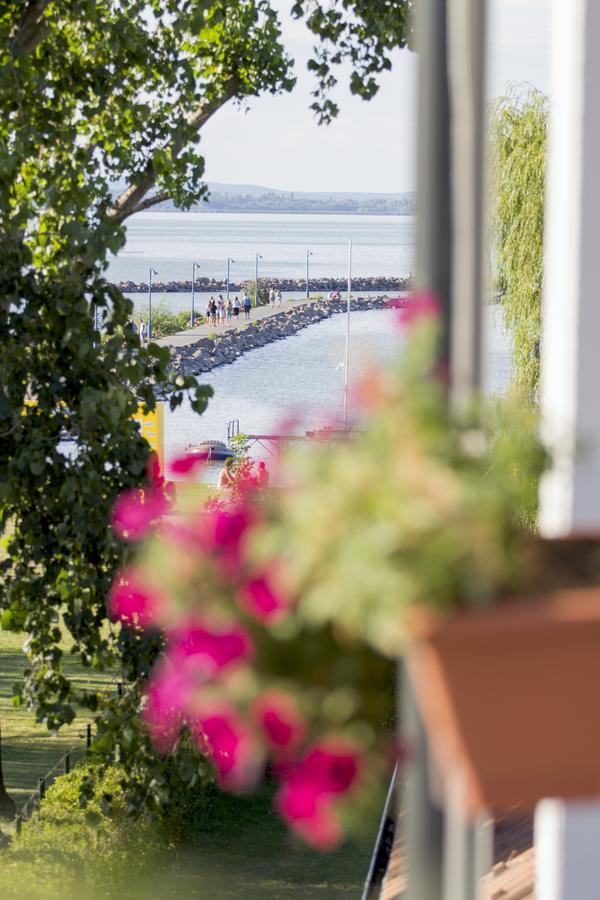 Port Etterem&Panzio Bed & Breakfast Balatonmáriafürdő Екстериор снимка